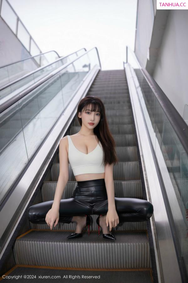 陆萱萱  [XiuRen]高清写真图 2024.10.31 No.9377 陆萱萱 黑丝美腿第2张图片